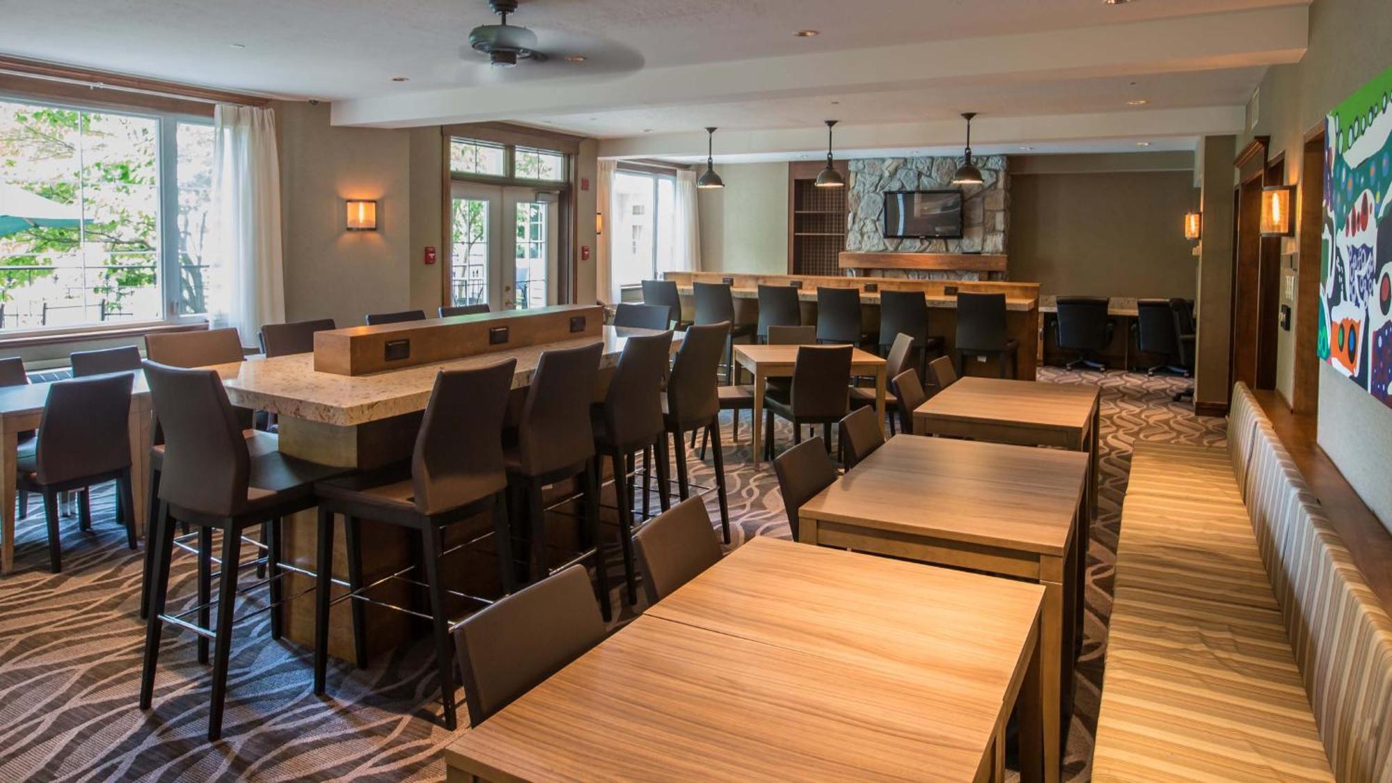 Holiday Inn Express & Suites Tremblant By Ihg Mont-Tremblant Zewnętrze zdjęcie