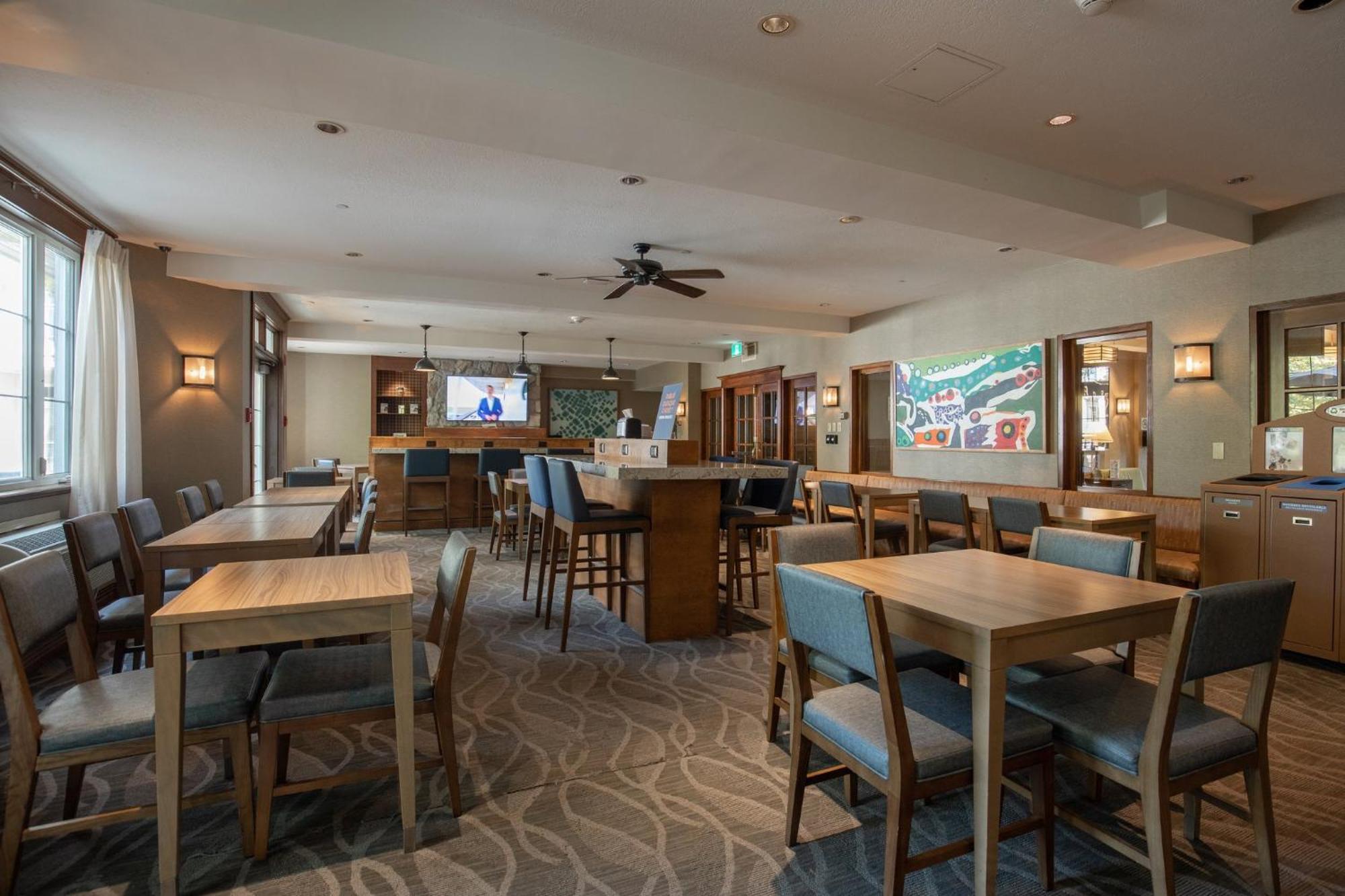 Holiday Inn Express & Suites Tremblant By Ihg Mont-Tremblant Zewnętrze zdjęcie